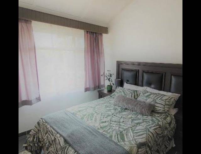 18 BEDROOM HOUSE FOR SALE IN BONAERO PARK EXT